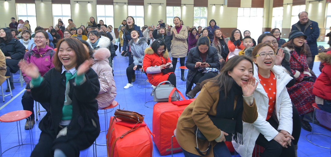 彰時(shí)代風(fēng)采  頌巾幗贊歌！汶川中學(xué)隆重舉行“三八”節(jié)慶祝