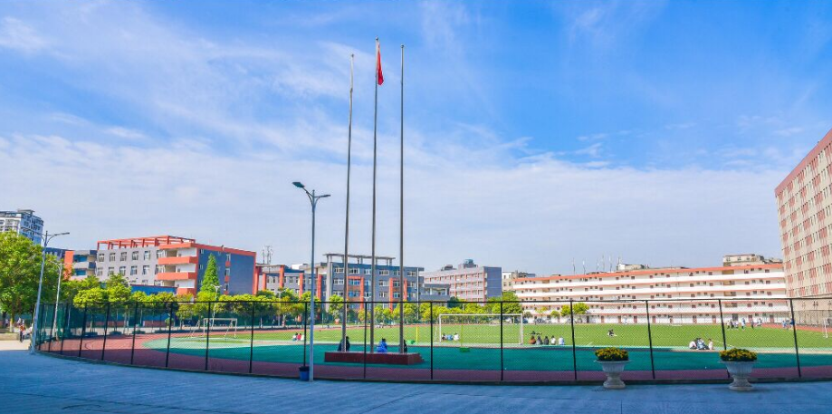 川科外國(guó)語(yǔ)學(xué)校生活老師配置情況以及中學(xué)的伙食費(fèi)標(biāo)準(zhǔn)？