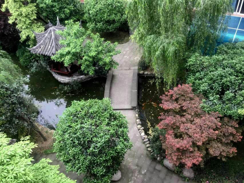 成都八中是公辦高中還市私立高中？