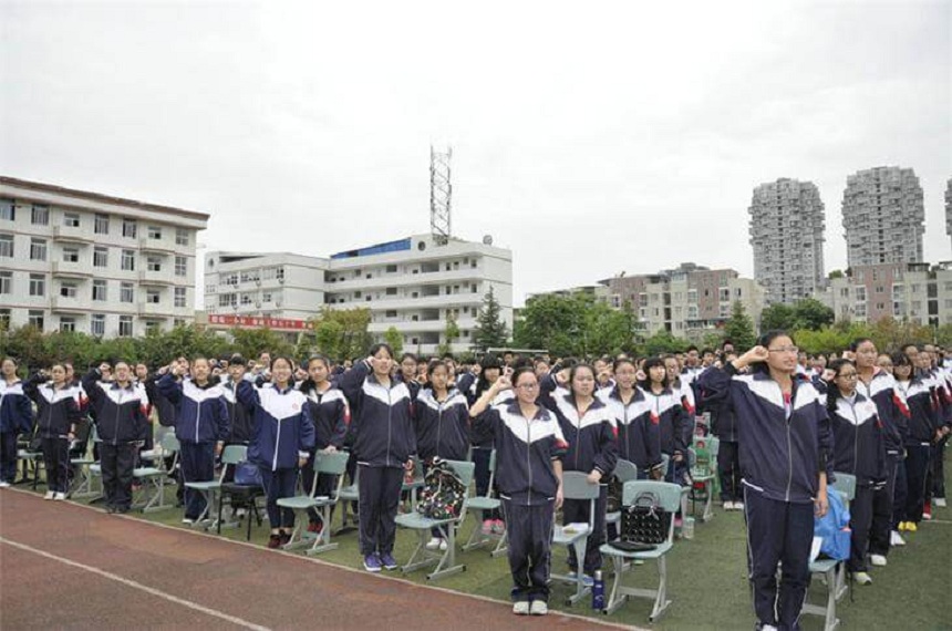 龍泉二中網(wǎng)址是什么？