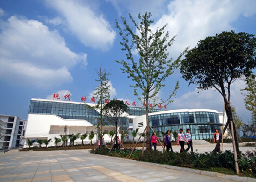 成都經(jīng)濟技術(shù)開發(fā)區(qū)實驗中學是公辦還是民辦？