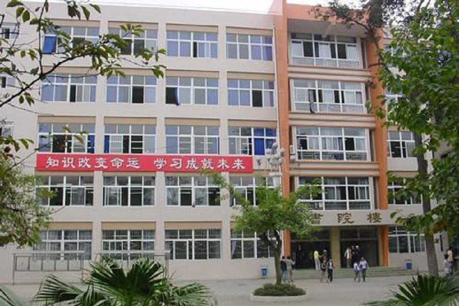 新都二中校園環(huán)境怎么樣？
