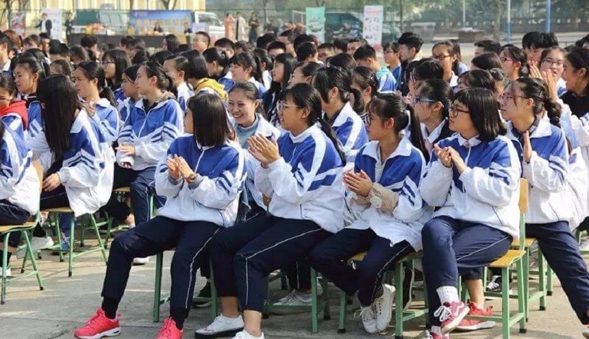 資陽外國語學(xué)校環(huán)境、教學(xué)設(shè)施好不好？