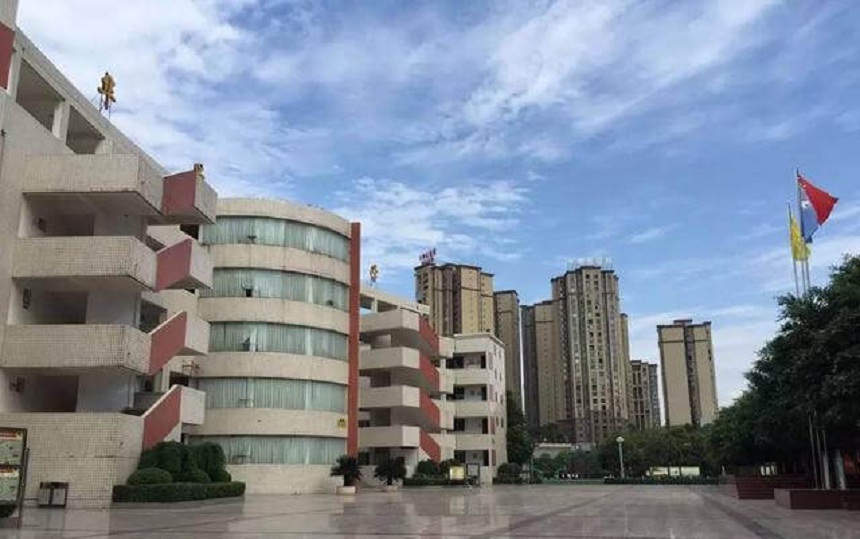 華興中學(xué)是民辦嗎？