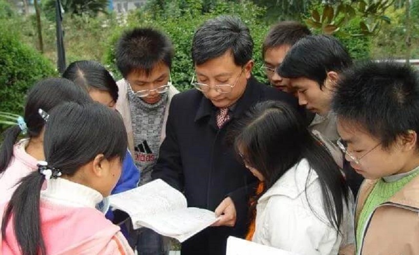 倉山中學(xué)是公辦高中嗎？