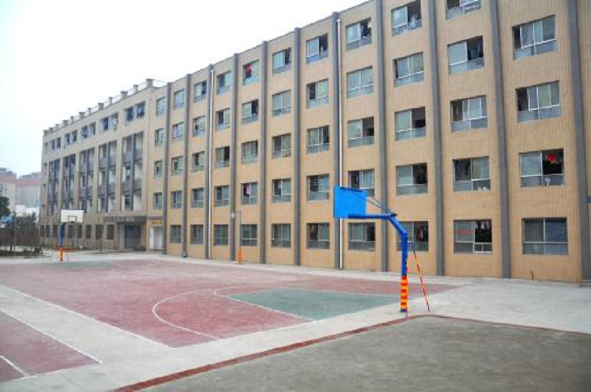 德陽東電中學(xué)是不是公辦高中？