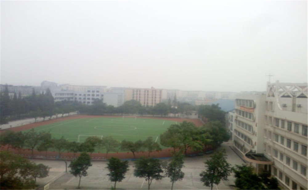 瀘化中學是公辦的嗎？