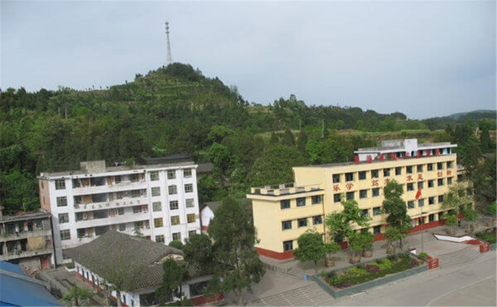 巴州區(qū)茶壩中學(xué)詳細地址在什么地方？