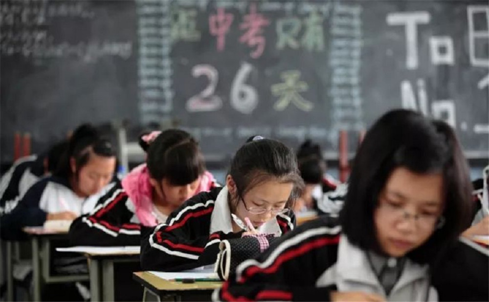 儀隴復(fù)興中學(xué)聯(lián)系電話是多少？