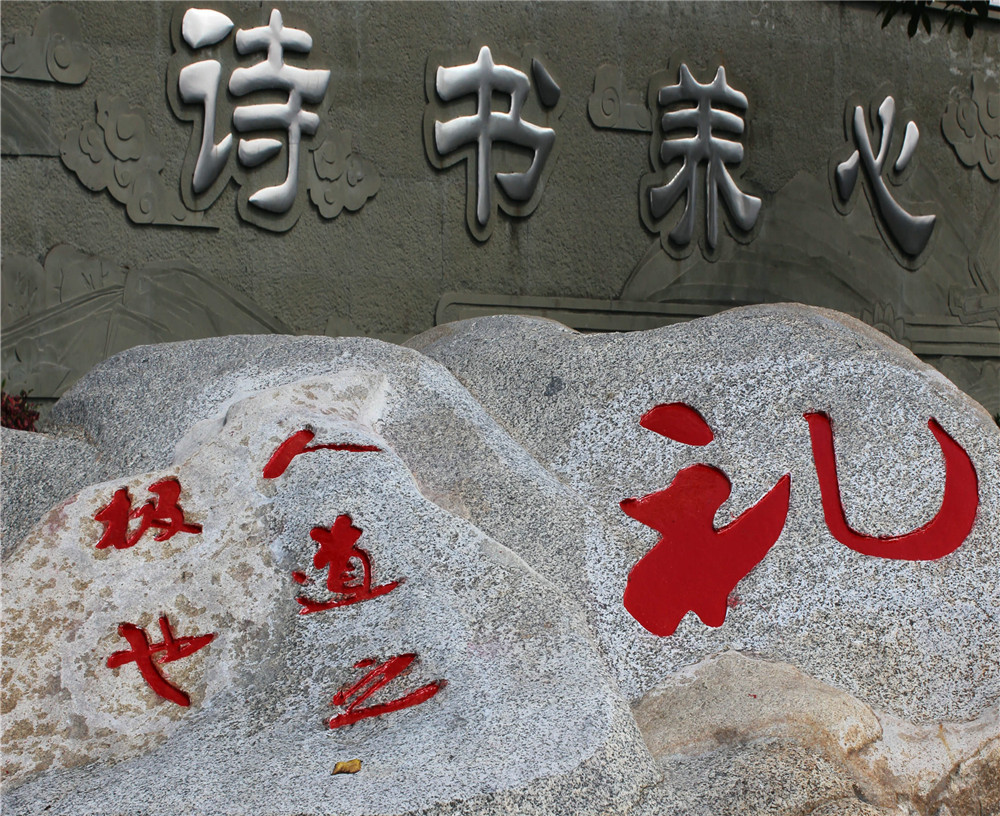攀枝花市大河中學(xué)校招辦電話是多少？