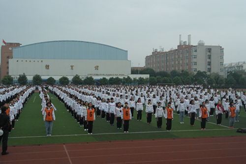 彭州中學(xué)的招生計(jì)劃是多少？