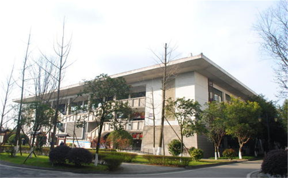 成都石室中學(xué)的高中住宿怎么樣？