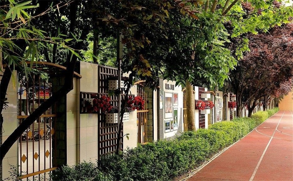 成都大學附屬中學的高中住宿怎么樣？