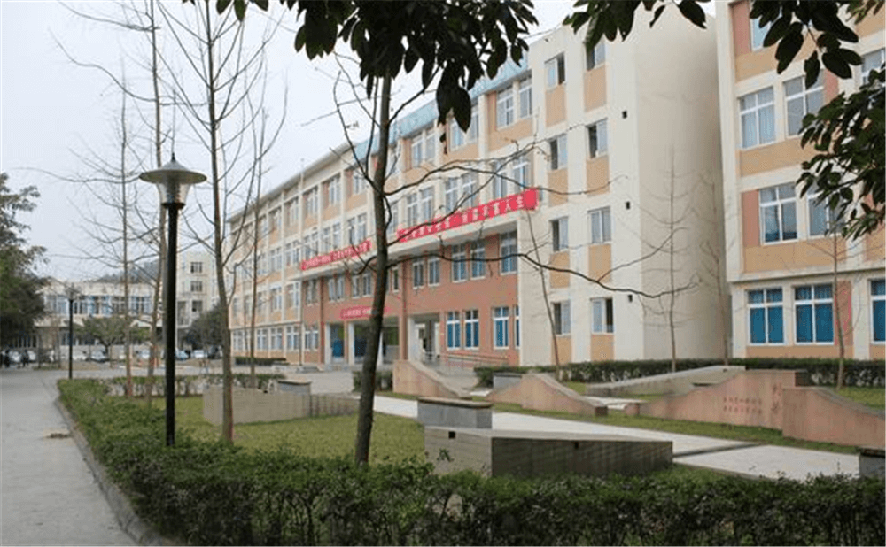 成都列五中學(xué)的高中住宿怎么樣？