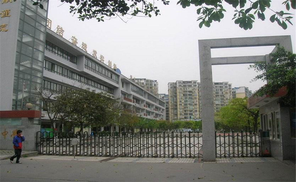 成都玉林中學(xué)的高中住宿怎么樣？