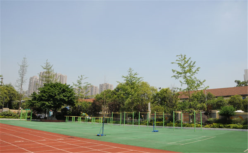 成都鐵路中學的學費是多少？