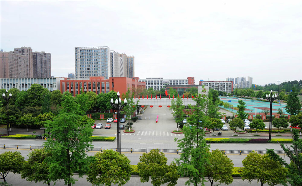 香城中學的高中住宿怎么樣？