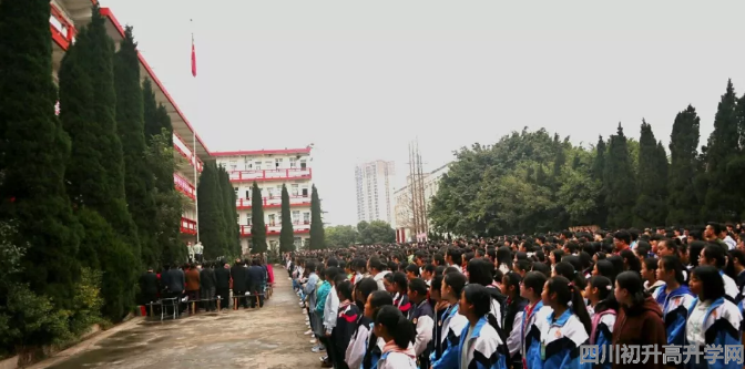 賈家中學高中一年的學費是多少？