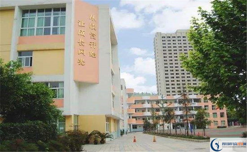 成都成飛中學高中本部的錄取分數是多少？
