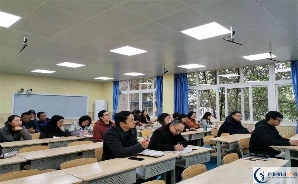 四川師范大學(xué)附屬中學(xué)是怎么樣的學(xué)校？