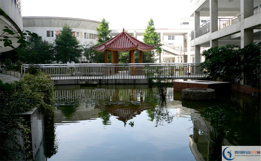 成都市龍泉中學(xué)的高中好不好？
