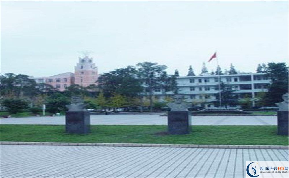 郫縣二中的學(xué)費(fèi)大概多少？