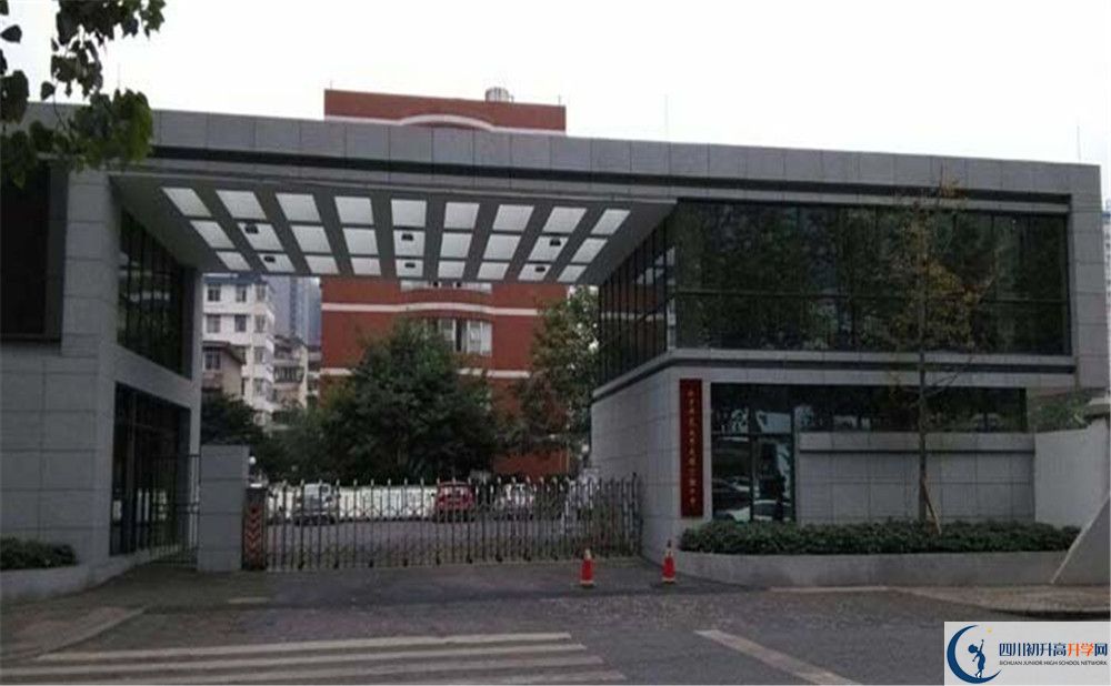 北師大成都實驗中學的高中住宿好不好？