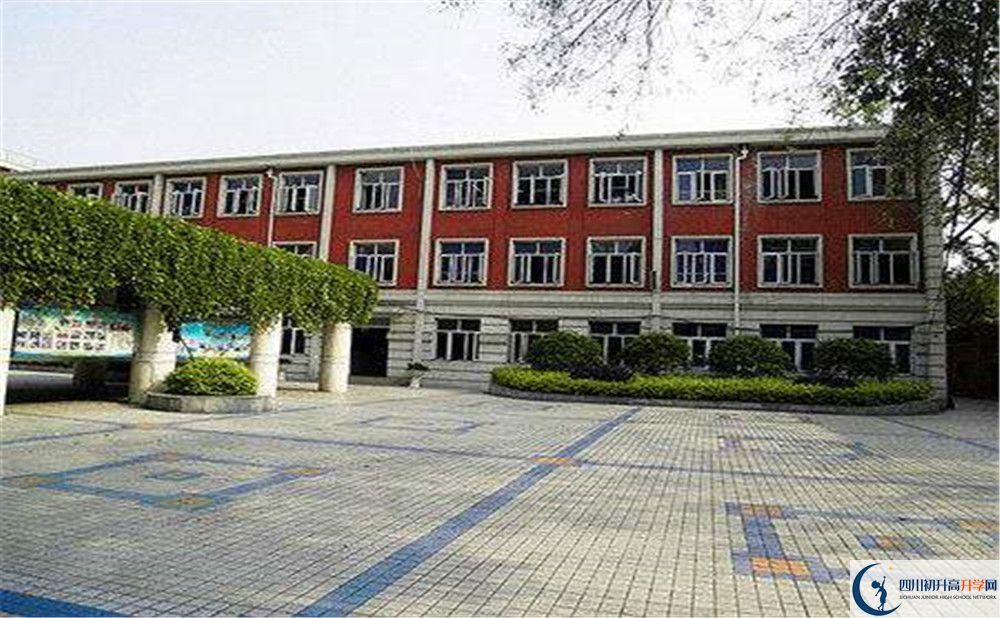 成都樹德中學一學期的學費是多少？