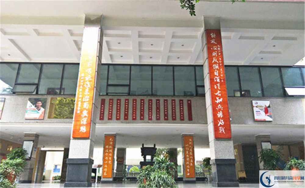 武侯高級中學(xué)一學(xué)期的學(xué)費(fèi)是多少？
