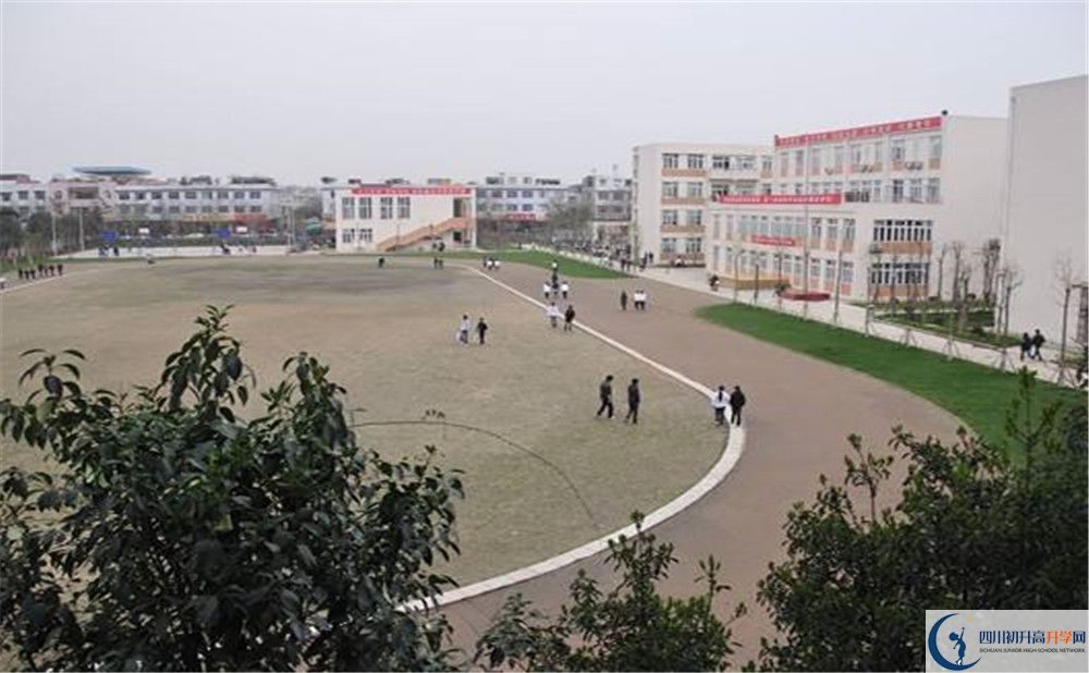 蜀城中學的高中住宿好不好？