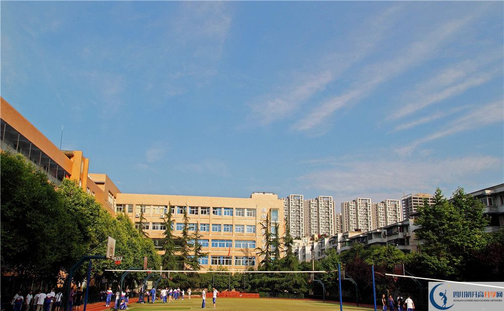 成都大學(xué)附屬中學(xué)的宿舍好不好？