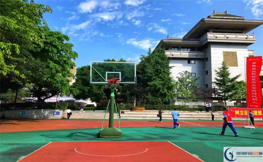考成都石室中學(xué)的分?jǐn)?shù)線是多少？