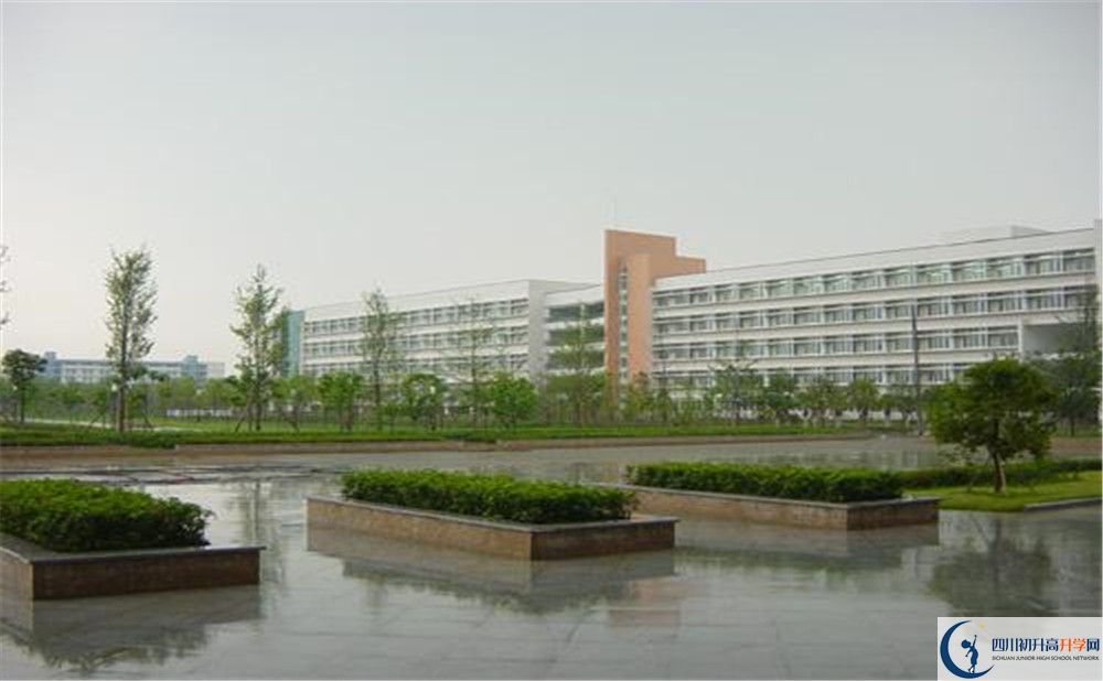 考西南交通大學(xué)附屬中學(xué)的分?jǐn)?shù)線是多少？