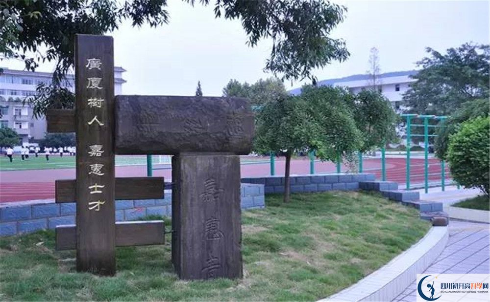 考成都市太平中學(xué)的分?jǐn)?shù)線是多少？