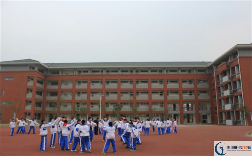 成都七中萬達(dá)學(xué)校的分?jǐn)?shù)線大概是多少分？