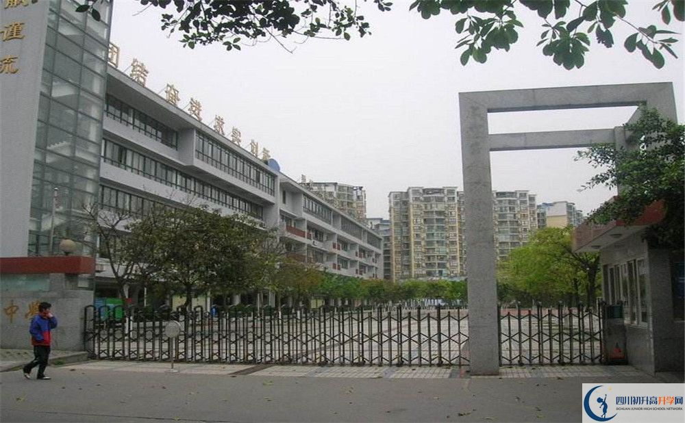 成都玉林中學(xué)高中歷年來的分?jǐn)?shù)線是多少？