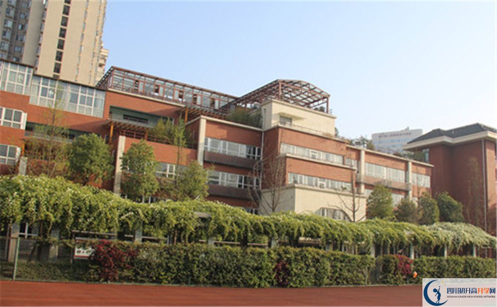 成都七中八一學(xué)校住宿條件怎么樣？