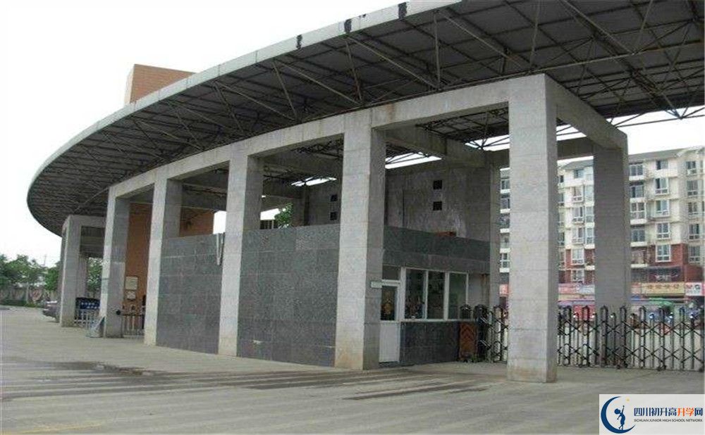 成都市龍泉中學(xué)地址在哪里？					