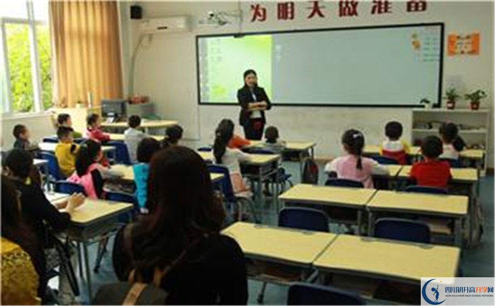 北大附中成都新津為明學(xué)校地址在哪里？