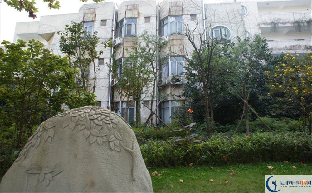 四川師范大學(xué)附屬中學(xué)住宿費(fèi)用是多少？