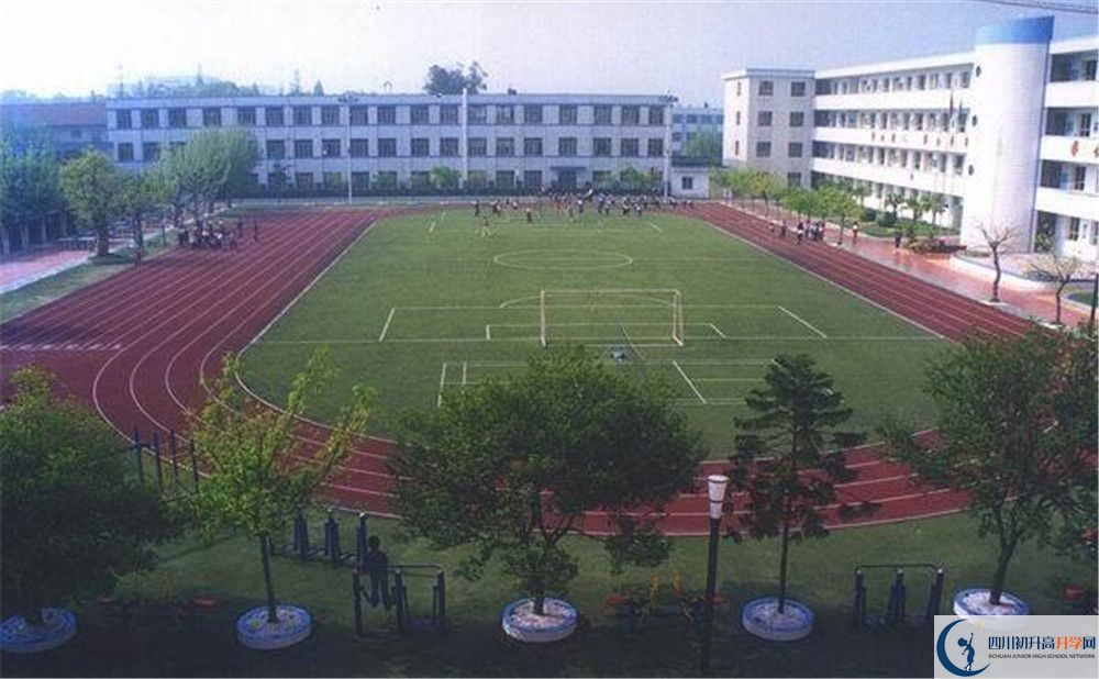 成都成飛中學(xué)住宿費(fèi)用是多少錢？