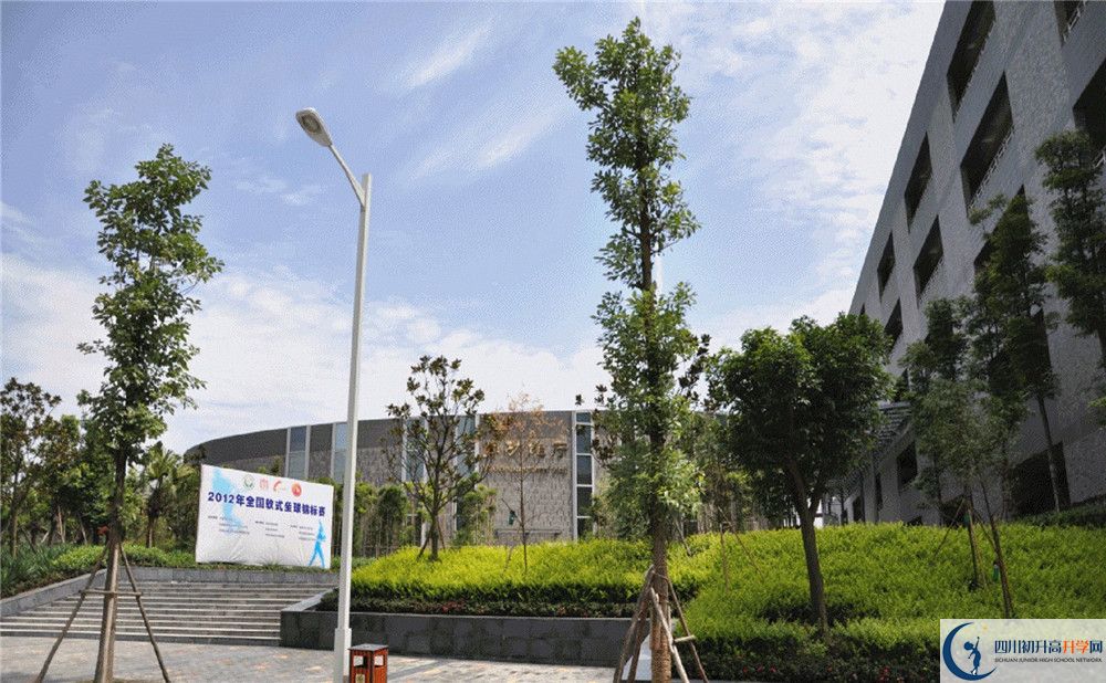 石室天府中學(xué)住宿費(fèi)用是多少？