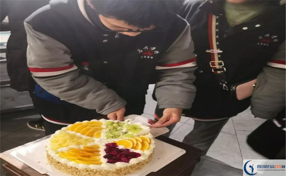 成都新津?yàn)槊鲗W(xué)校高中部地址在哪？