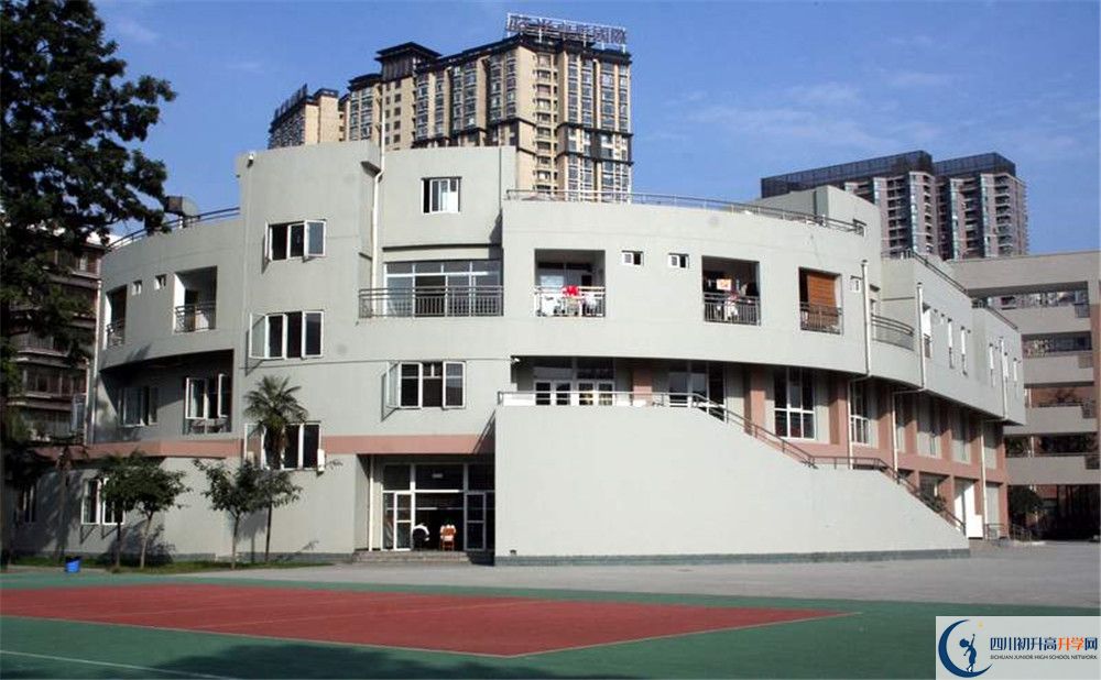 成都市鹽道街中學國際班費用是多少？