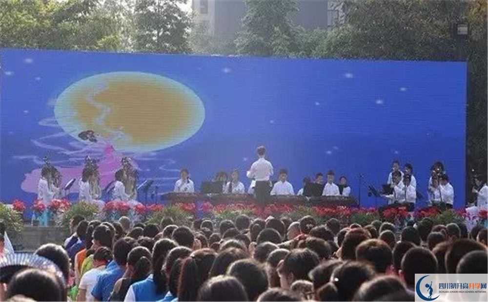 成都三十七中是私立還是公立學(xué)校？
