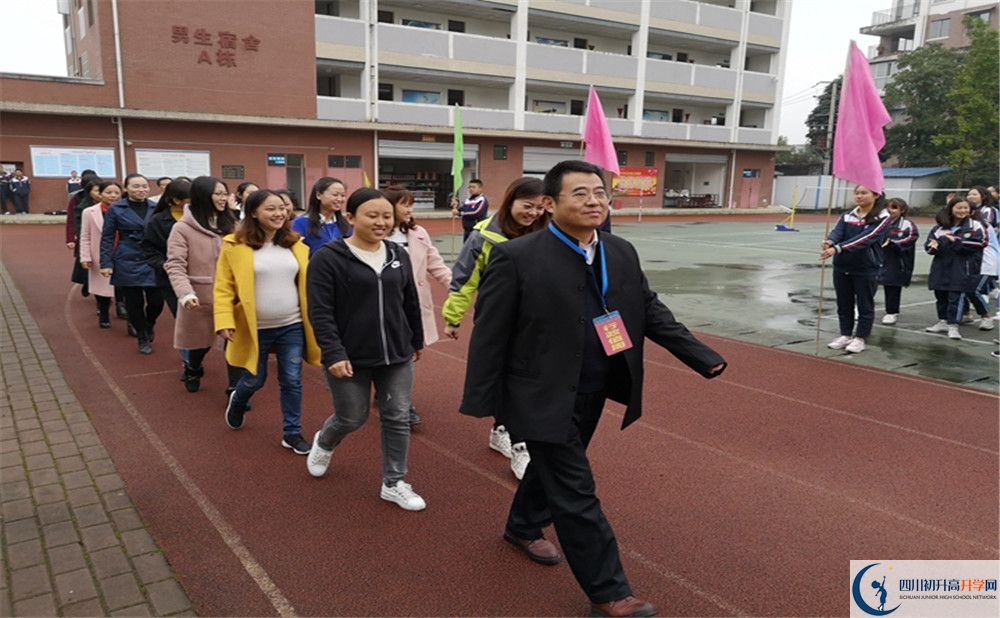 都江堰育才學(xué)校平行班與實(shí)驗(yàn)班差多少？