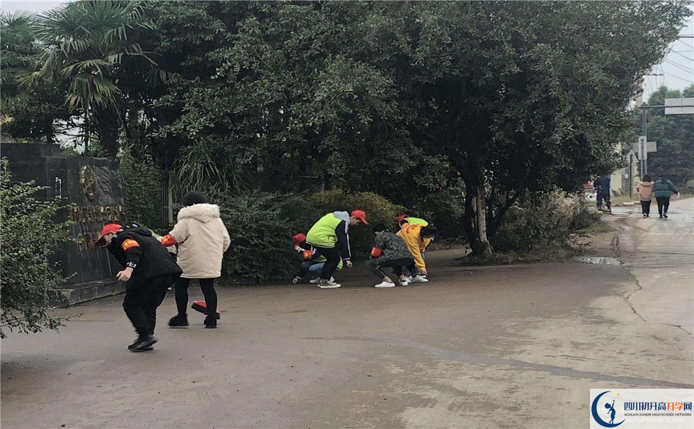養(yǎng)馬中學(xué)位置在哪里？