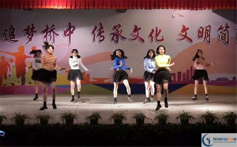 簡(jiǎn)陽(yáng)石橋中學(xué)平行班與實(shí)驗(yàn)班差多少？