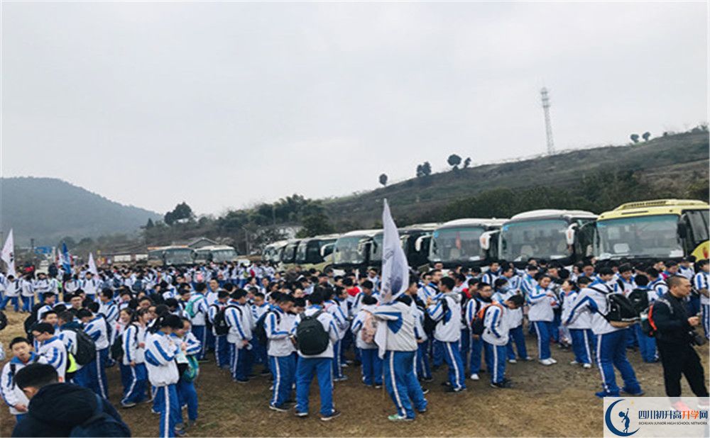 成都七中八一學校是重點中學嗎？