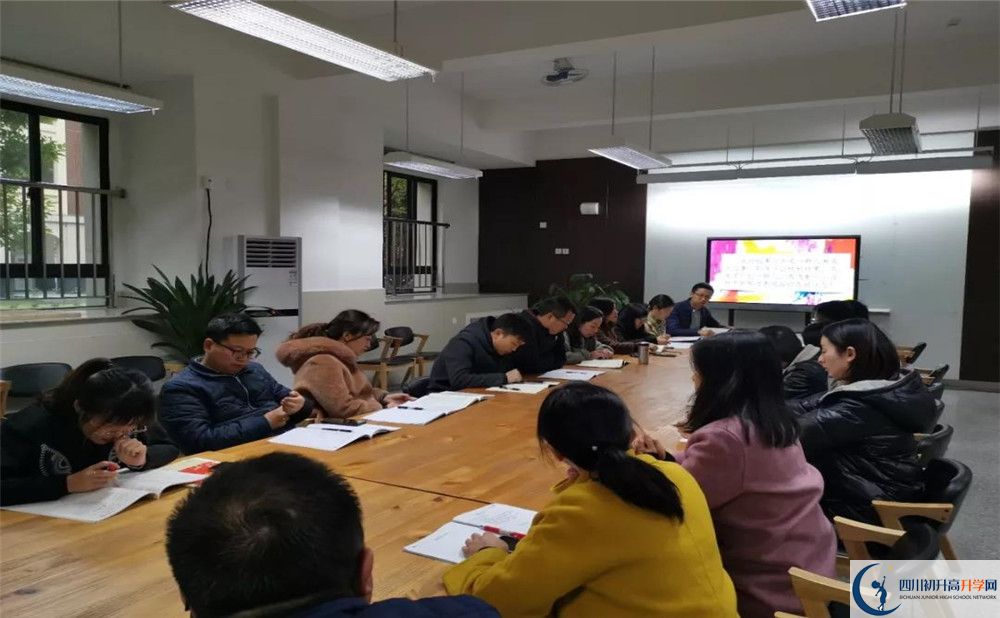 成都教科院附屬學校實驗班人數(shù)是多少？